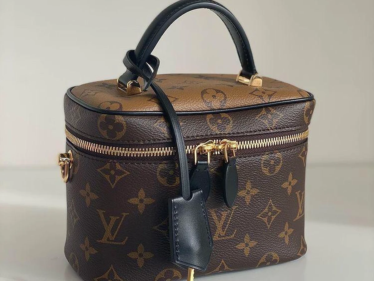 Sac vanity Louis Vuitton en toile monogramme avec zip doré