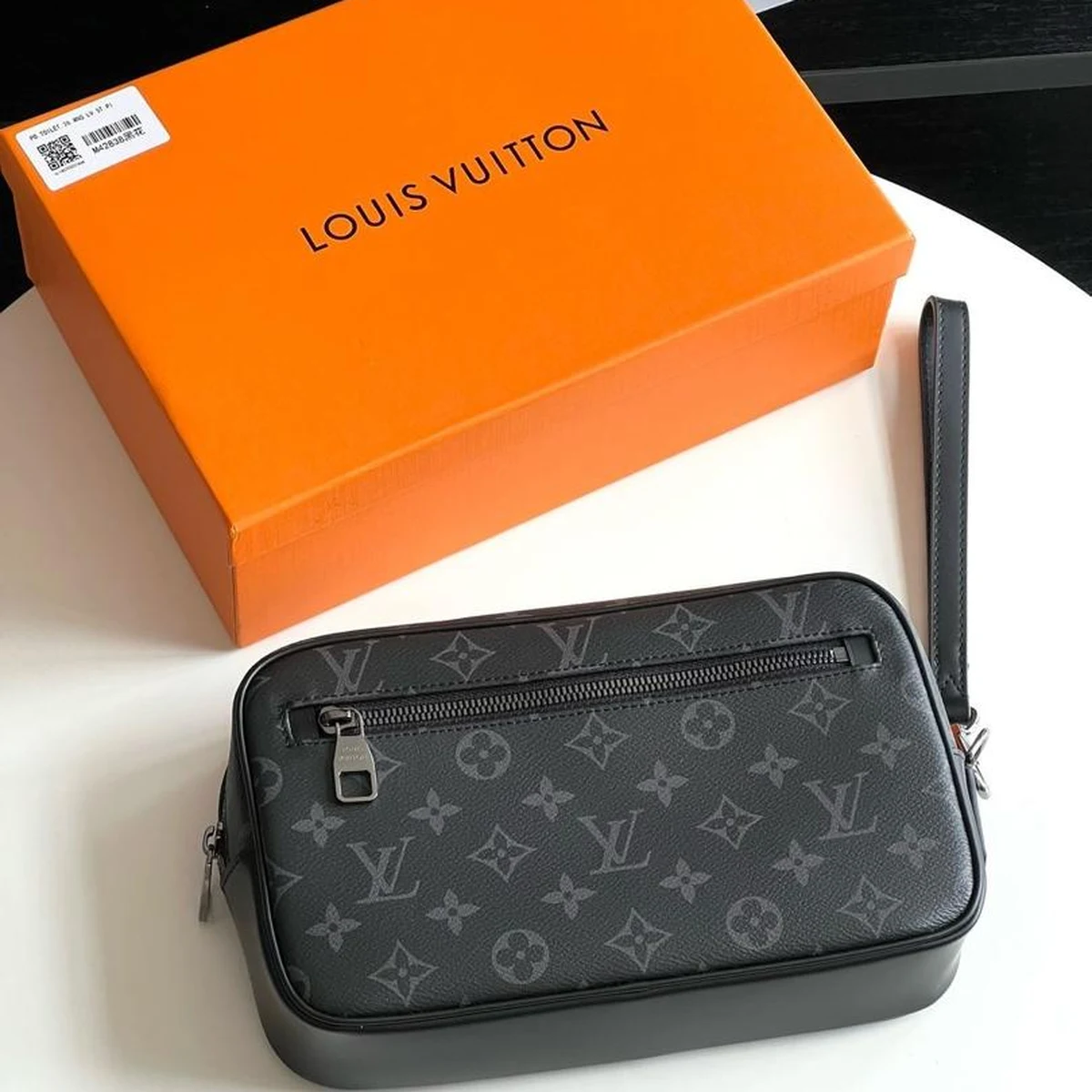Pochette Kasai Louis Vuitton Monogram Eclipse avec coffret orange