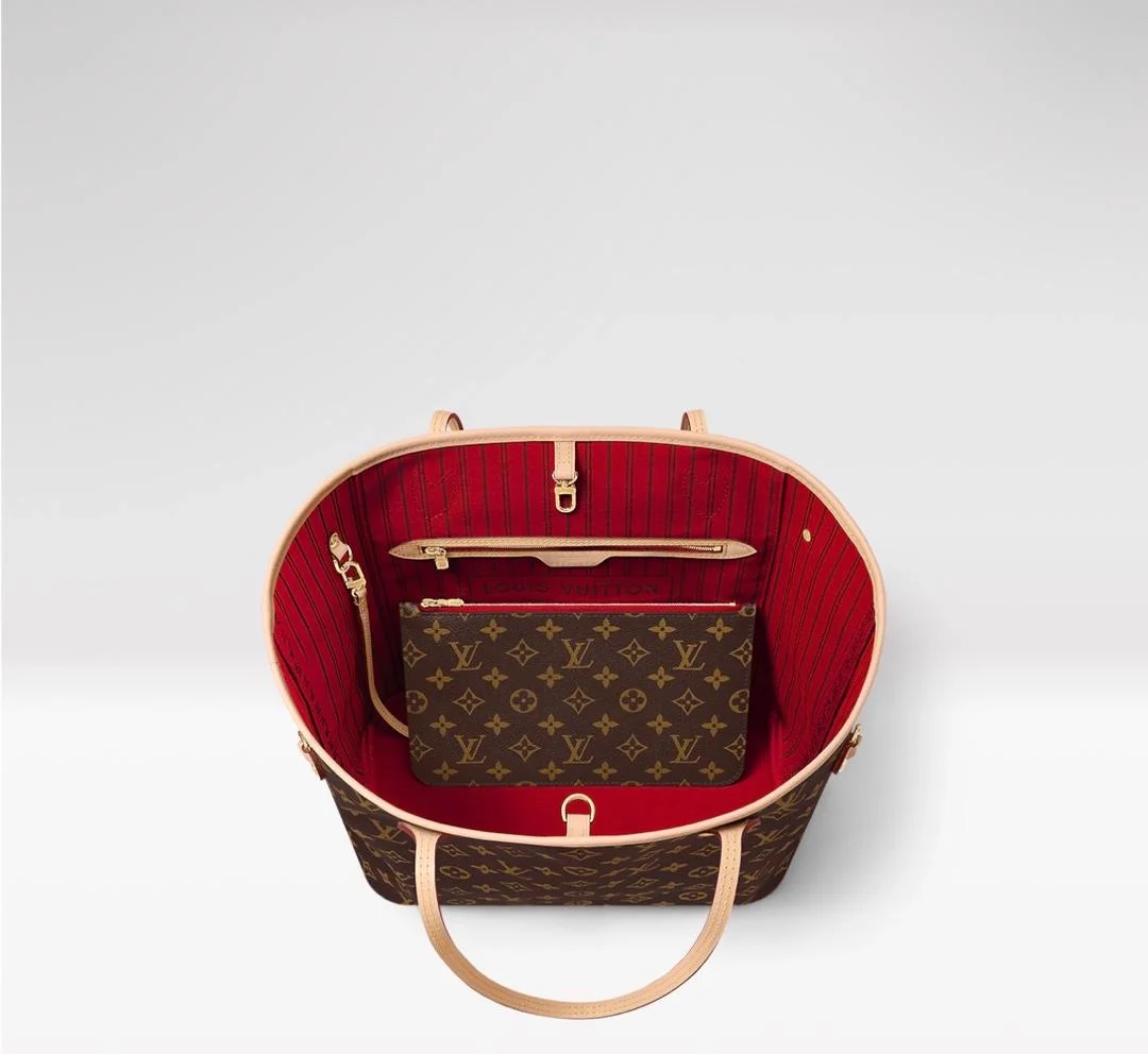 Intérieur rouge du sac Louis Vuitton Neverfull avec pochette amovible Monogram