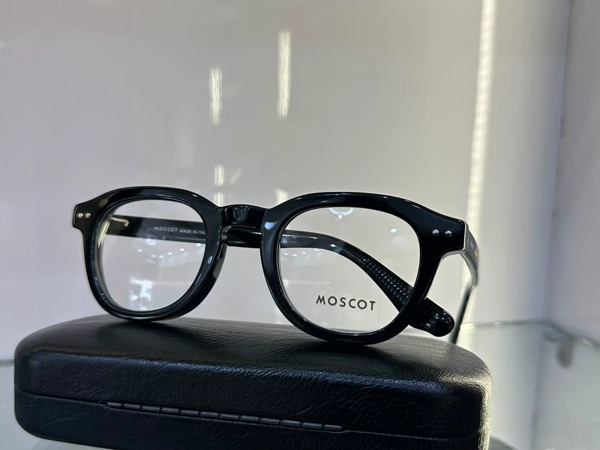 Monture MOSCOT noire classique arrondie — TOUBA KHELCOM GROUP Dakar
