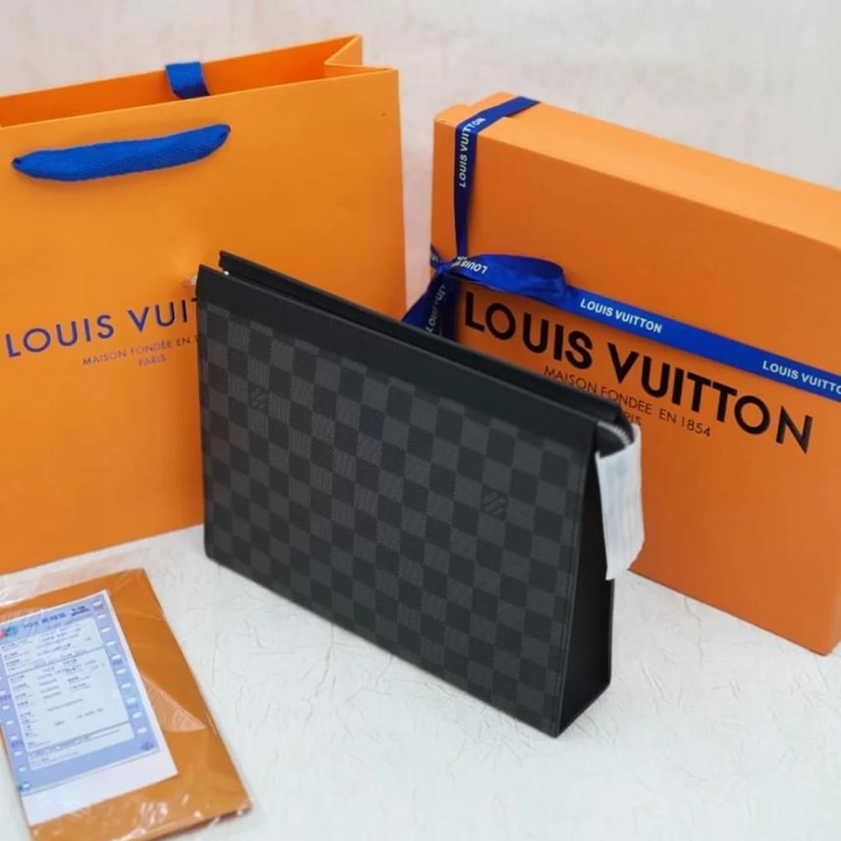 Pochette Voyage Louis Vuitton en toile Damier Graphite avec coffret