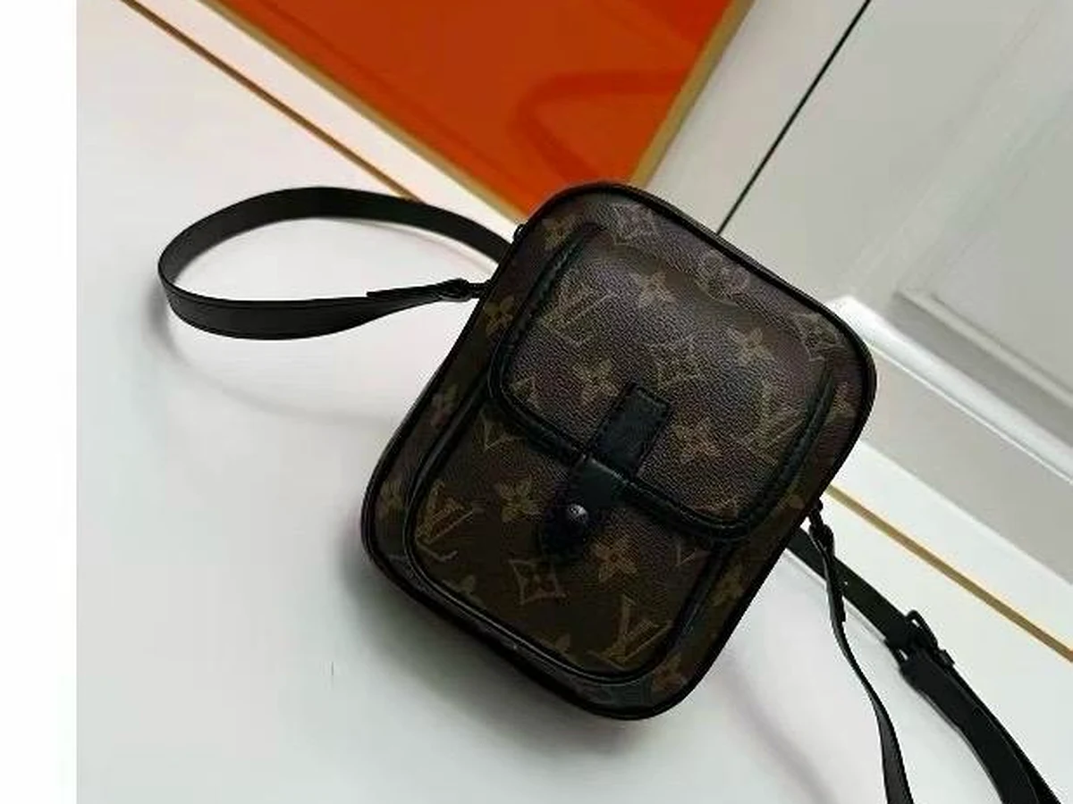 Mini sacoche Louis Vuitton Christopher en toile monogramme brune