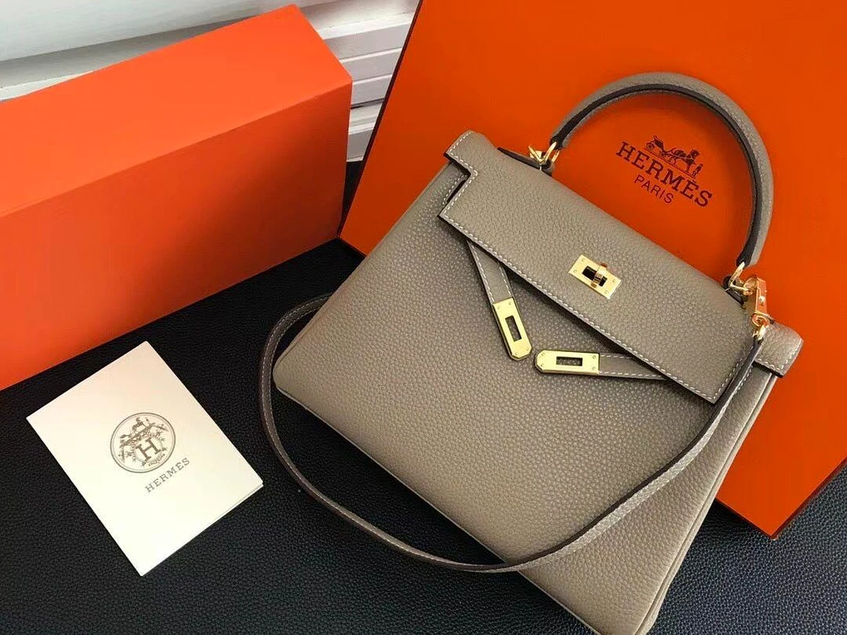 Sac Hermès Kelly gris avec coffret orange Hermès Paris